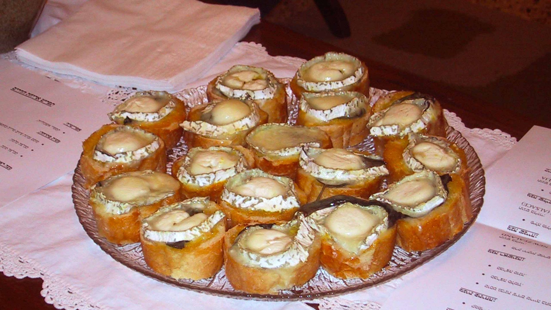 טוסט גבינת עיזים בחמאת תפוז
