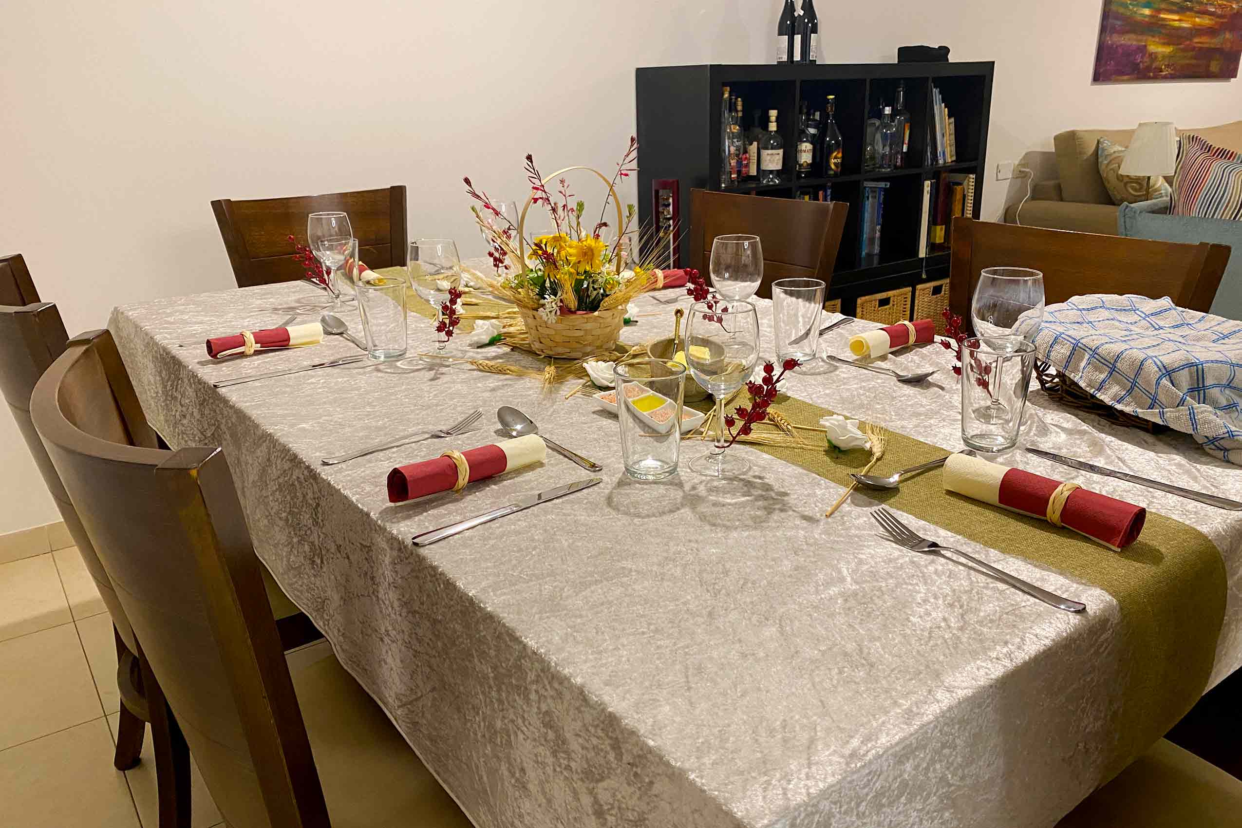 ארוחה בהשפעת תמונות אינסטגרם השולחן